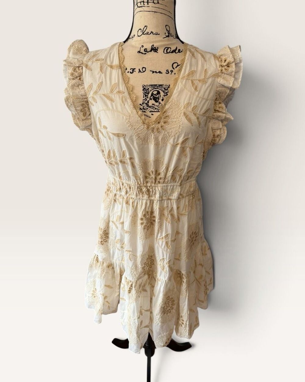 Anne Klein NWT Egret Desert Tan Ruffle V-Neck Floral Embroidered Mini Dress Peti